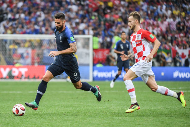 牌展示了竞 牌展示了竞