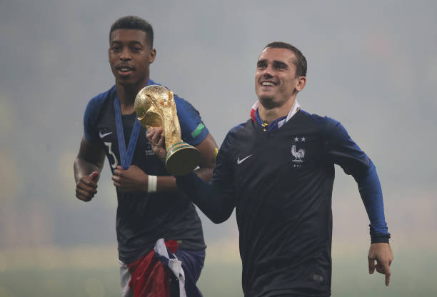 太阳负雄鹿吞4连败远离附加赛：布克39+11 字母哥37+6+11.