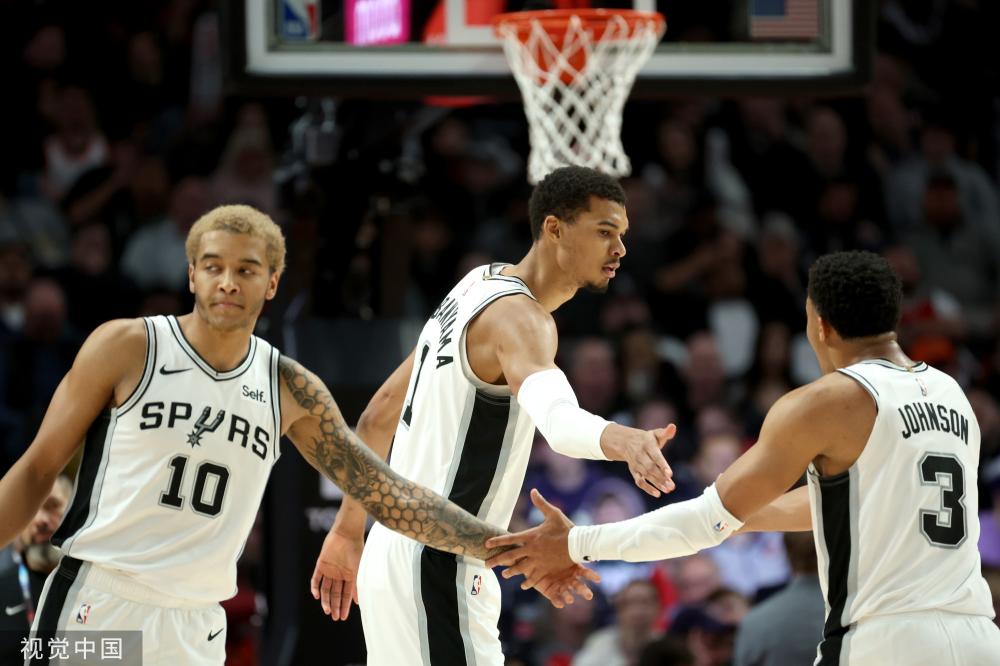 地上足球：不敌巴萨，无情哈拉哨不断发力？.