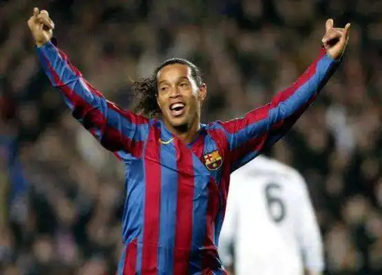 小卡上半场火力全开，高效得分展现惊人状态（小卡半场火力爆表，高效得分尽显超强状态）